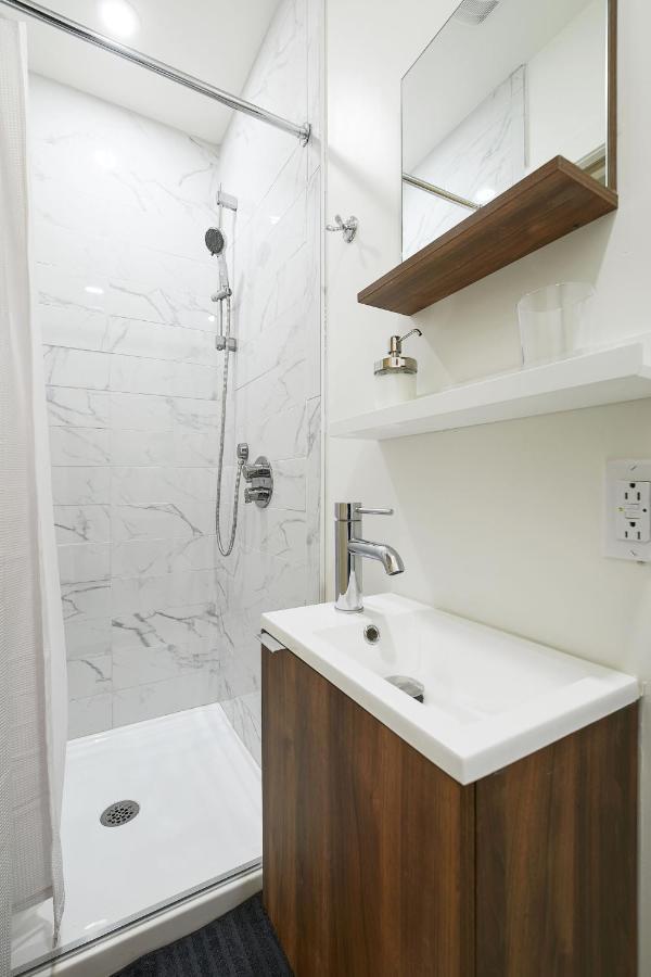 Appartamento Bonjour Mtl Rosemont Retreat Chic 1Br Central Air Montréal Esterno foto